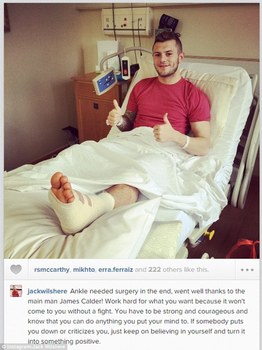 238CF0E500000578-2851881-Wilshere_posted_a_picture_of_his_ankle_in_a_cast_after_the_opera-25_1417100405915.jpg