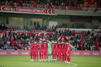 2E8A697000000578-3322708-Turkey_s_players_observed_a_minute_of_silence_to_honour_the_vict-a-68_1447798702946.jpg