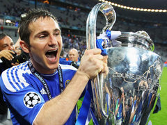 Frank-Lampard-Trophy-Celebrations-Chelsea-Champions-League-final.jpg