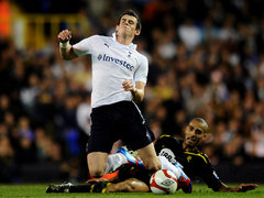 Gareth-Bale-Darren-Pratley-Spurs-Bolton