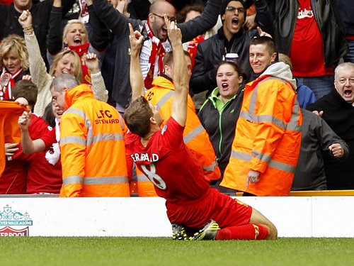 Steven-Gerrard-celebrates-Liverpool-v-Manches_2833105.jpg
